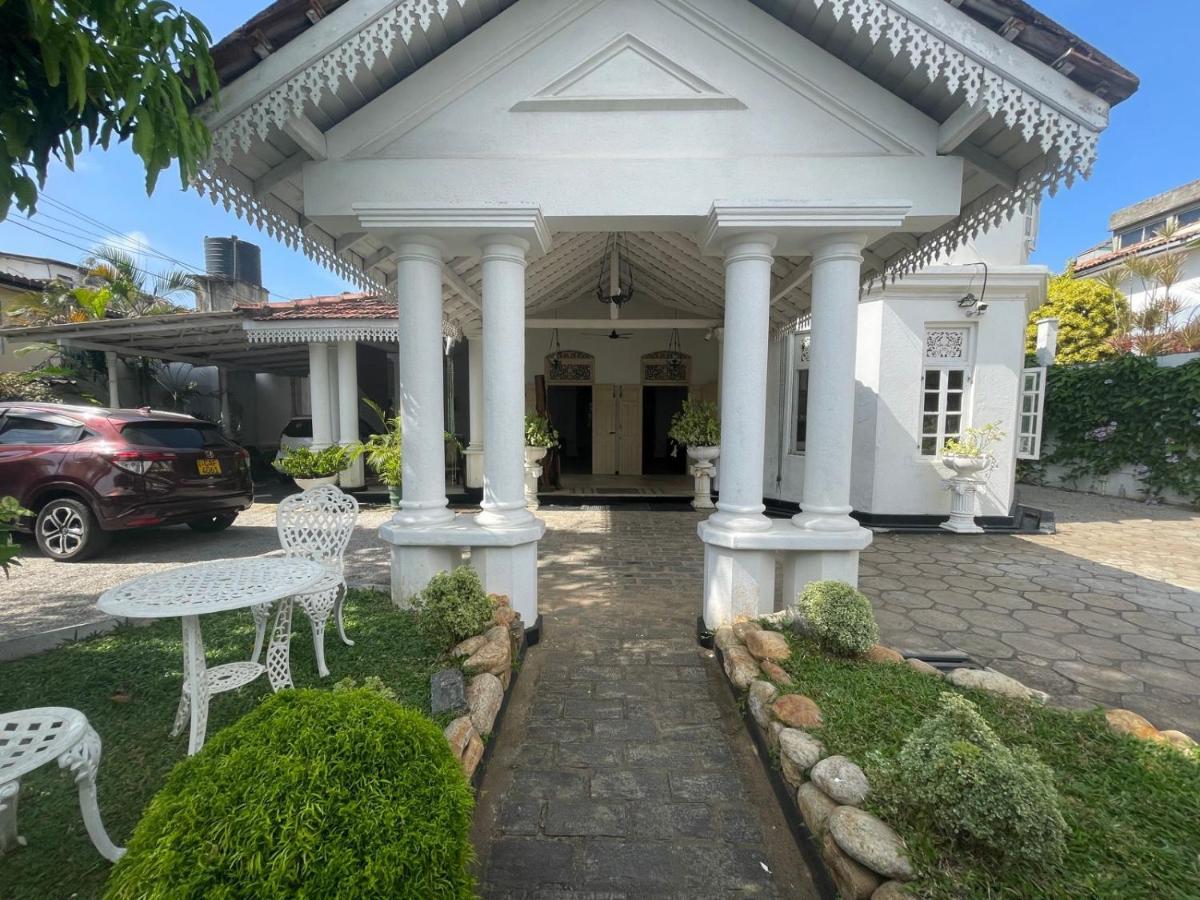 Beverly Villa Dehiwala-Mont Lavinia Extérieur photo